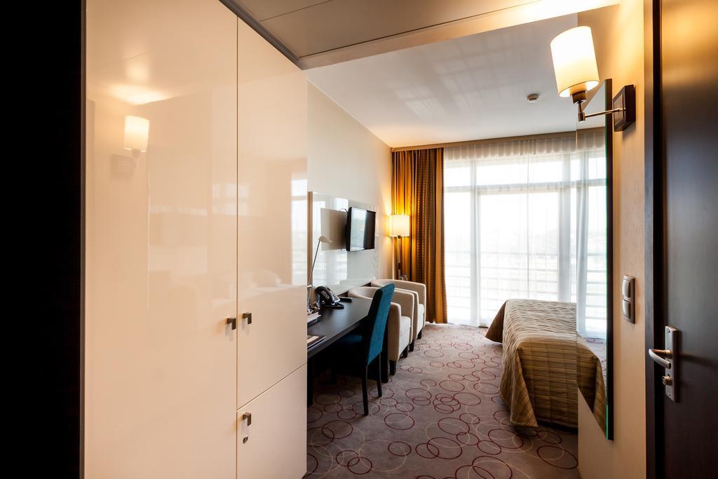 Qubus Hotel Krakow Exterior photo